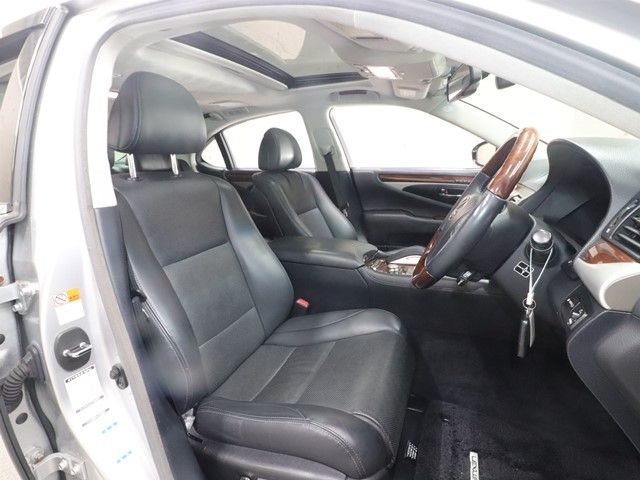 LEXUS LS600h