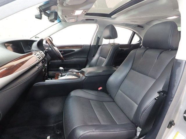 LEXUS LS600h