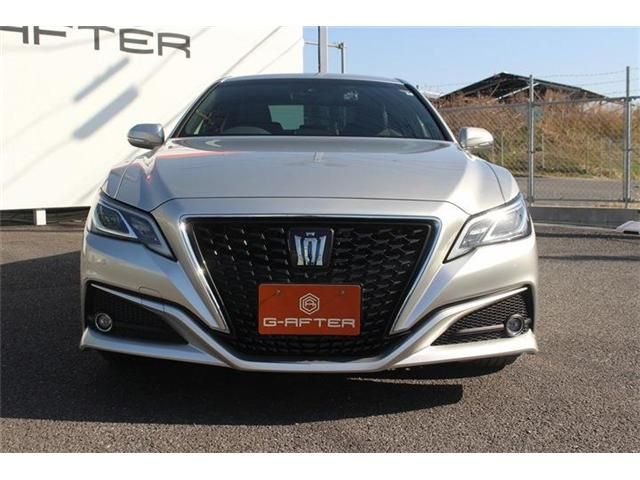 CROWN sedan hybrid