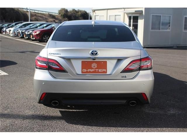 CROWN sedan hybrid