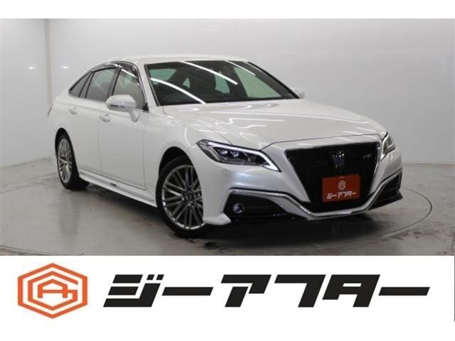 CROWN sedan hybrid