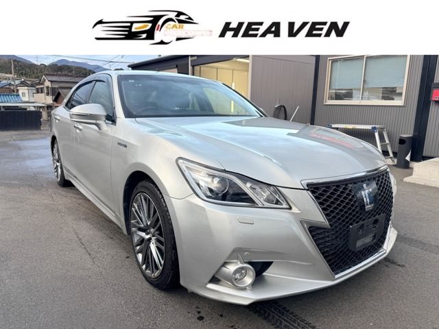 CROWN sedan