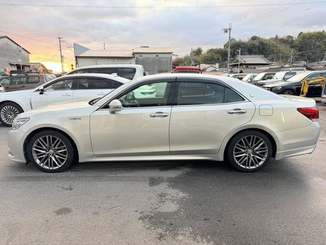 CROWN sedan