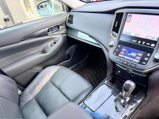 CROWN sedan