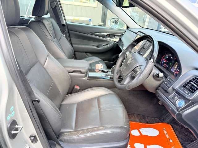 CROWN sedan