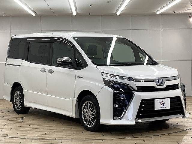 VOXY HYBRID