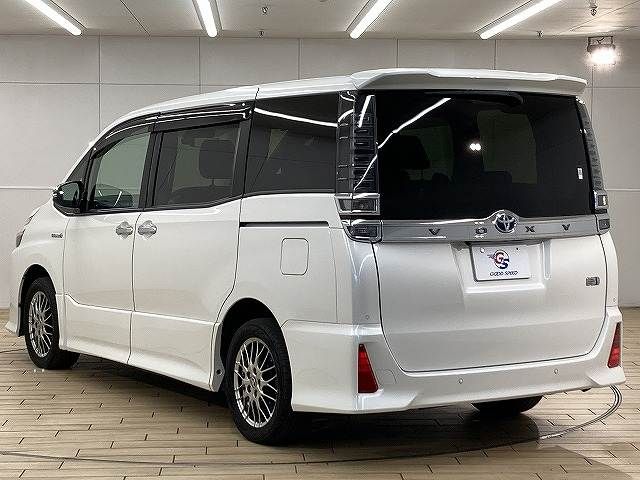 VOXY HYBRID