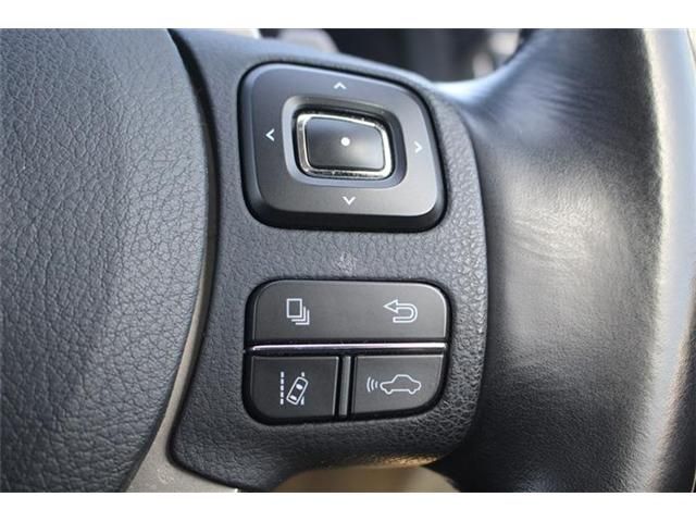 LEXUS IS200t