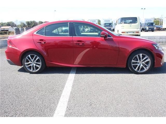 LEXUS IS200t