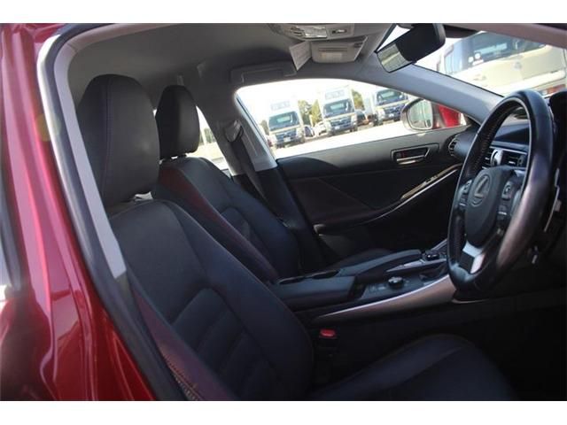 LEXUS IS200t