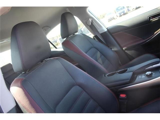 LEXUS IS200t