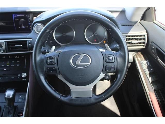 LEXUS IS200t