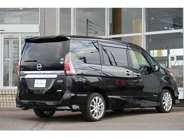 SERENA S-HYBRID 4WD