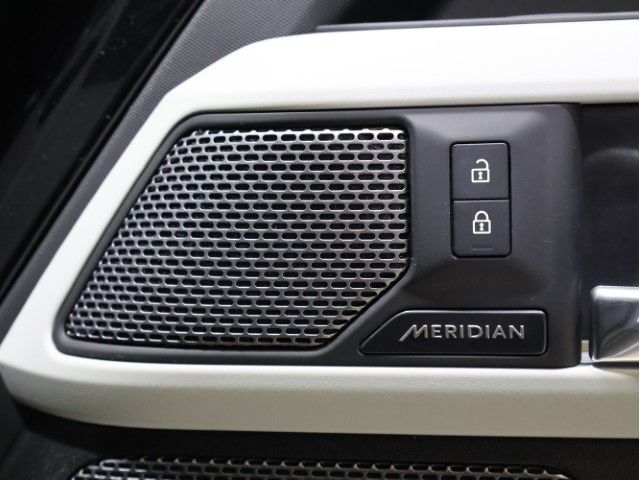 ROVER DEFENDER