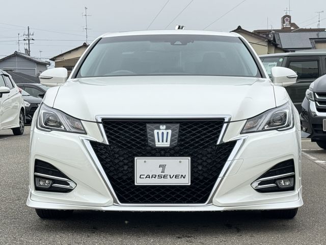 CROWN sedan hybrid