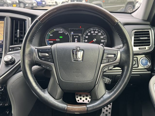 CROWN sedan hybrid
