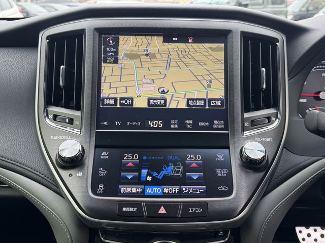 CROWN sedan hybrid