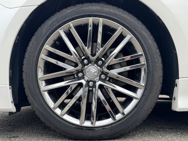 CROWN sedan hybrid