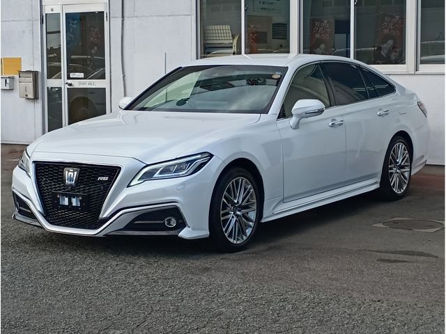 CROWN sedan hybrid