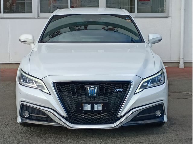 CROWN sedan hybrid