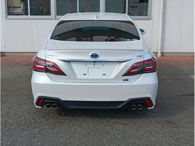 CROWN sedan hybrid