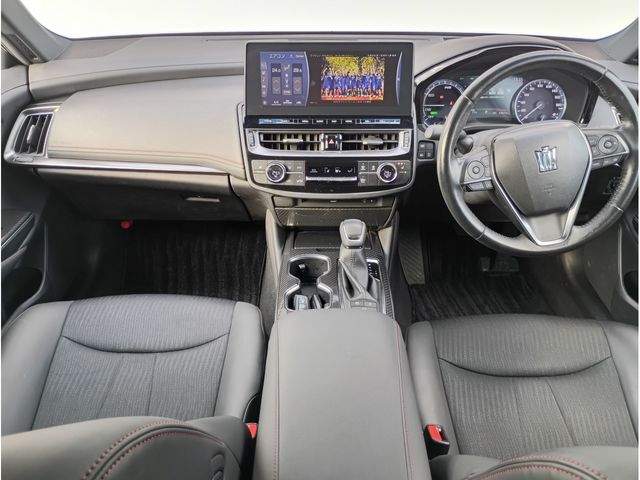 CROWN sedan hybrid