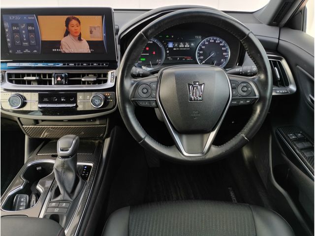 CROWN sedan hybrid
