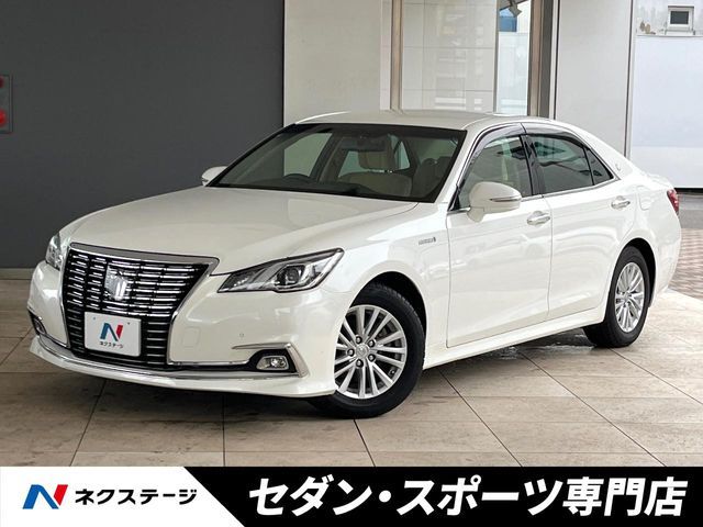 CROWN sedan hybrid