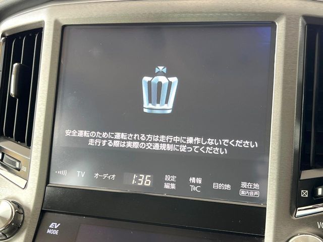 CROWN sedan hybrid