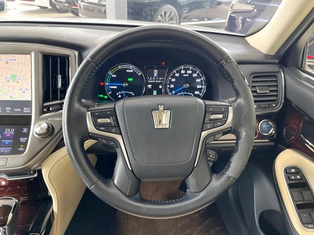 CROWN sedan hybrid