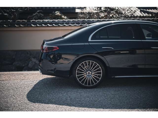 MERCEDES BENZ E-Class sedan