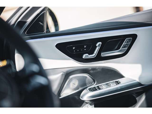 MERCEDES BENZ E-Class sedan
