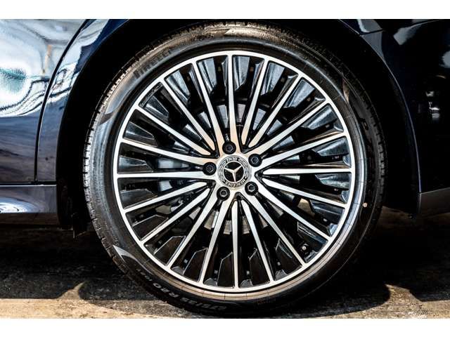 MERCEDES BENZ E-Class sedan