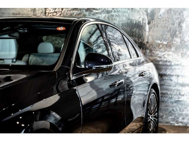 MERCEDES BENZ E-Class sedan