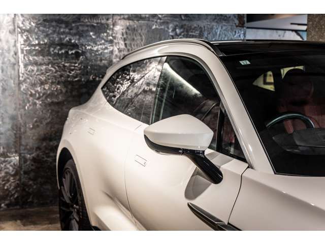 ASTON MARTIN SUV