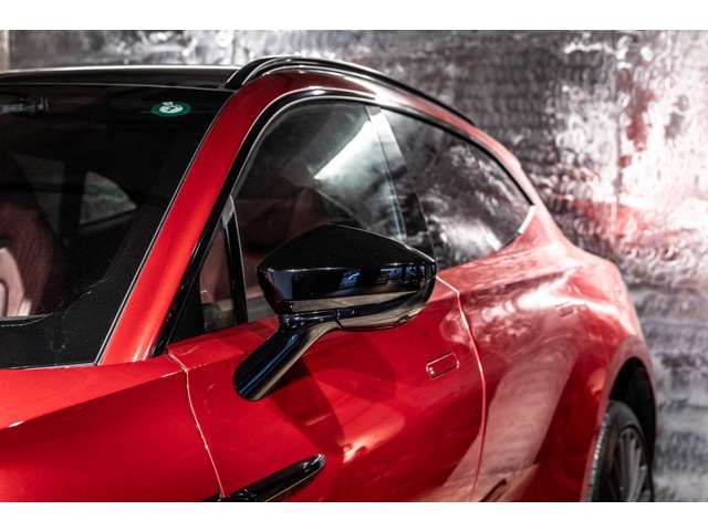ASTON MARTIN SUV