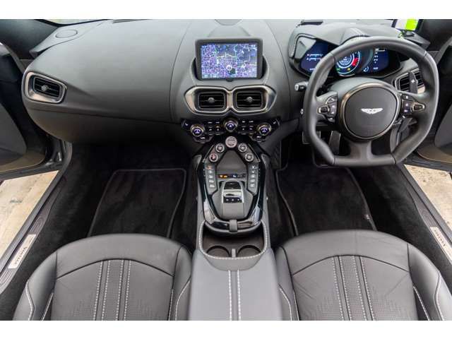 ASTON MARTIN ROADSTER