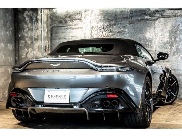 ASTON MARTIN ROADSTER