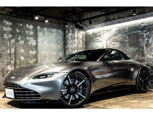 ASTON MARTIN ROADSTER