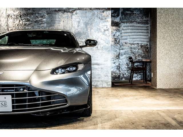ASTON MARTIN ROADSTER