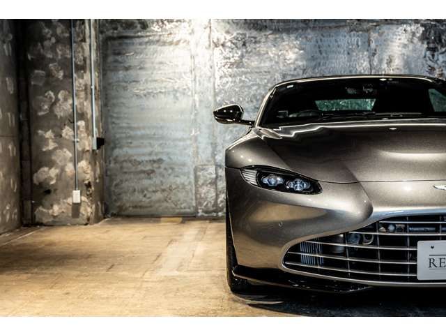 ASTON MARTIN ROADSTER