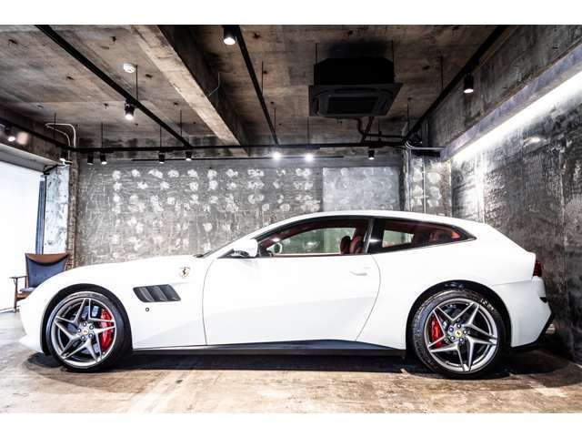 FERRARI GTC4 LUSSO T