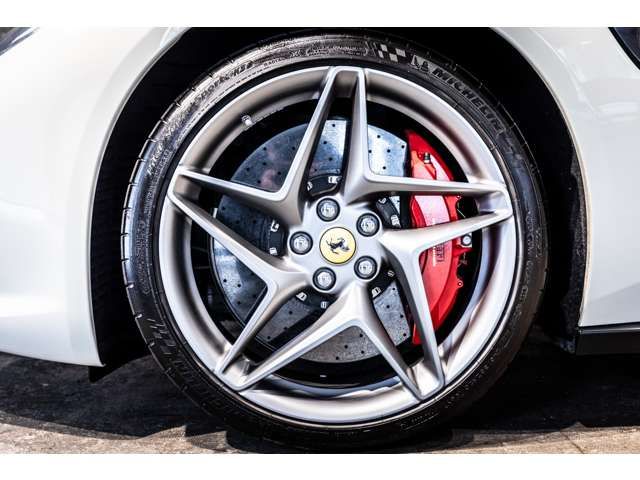 FERRARI GTC4 LUSSO T
