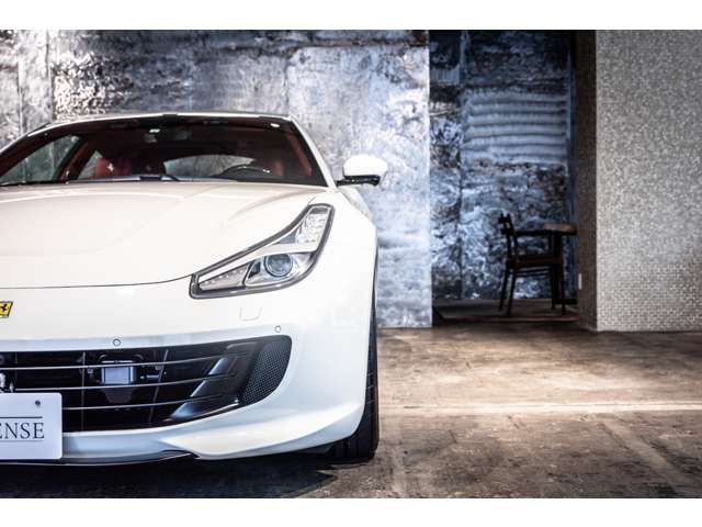 FERRARI GTC4 LUSSO T