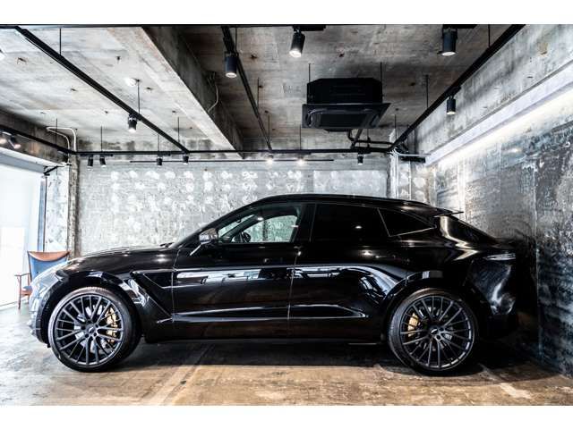 ASTON MARTIN SUV