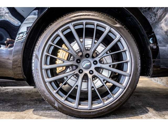 ASTON MARTIN SUV