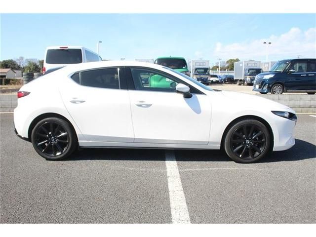 MAZDA3 FASTBACK