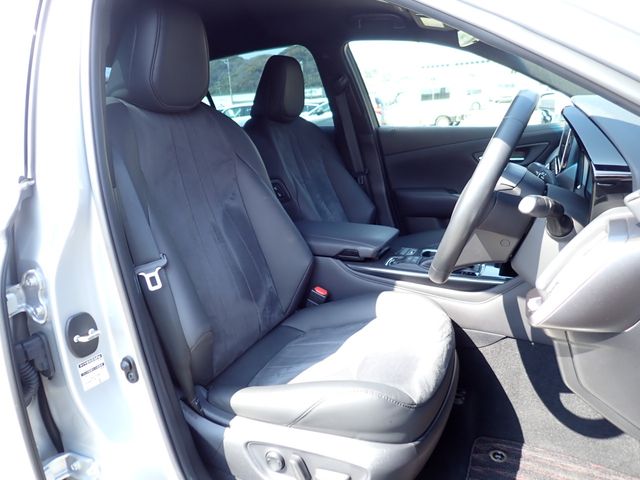 CROWN sedan hybrid