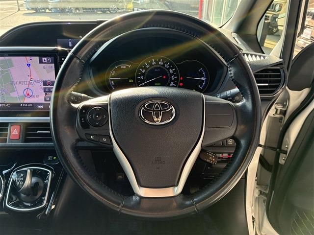 VOXY HYBRID