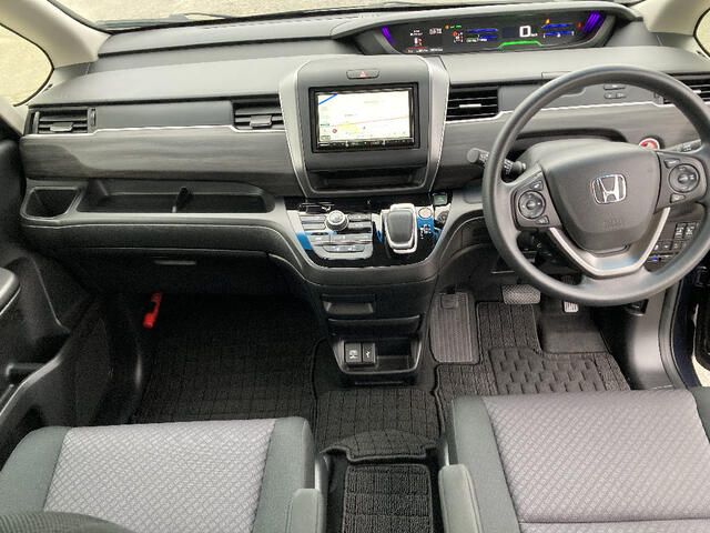 FREED HYBRID 4WD